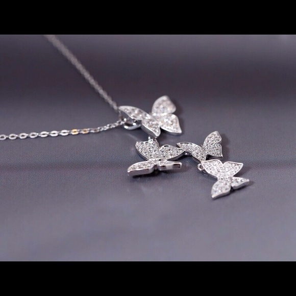 ❤️ STERLING SILVER (925) ZIRCON BUTTERFLY NECKLACE - Picture 3 of 8